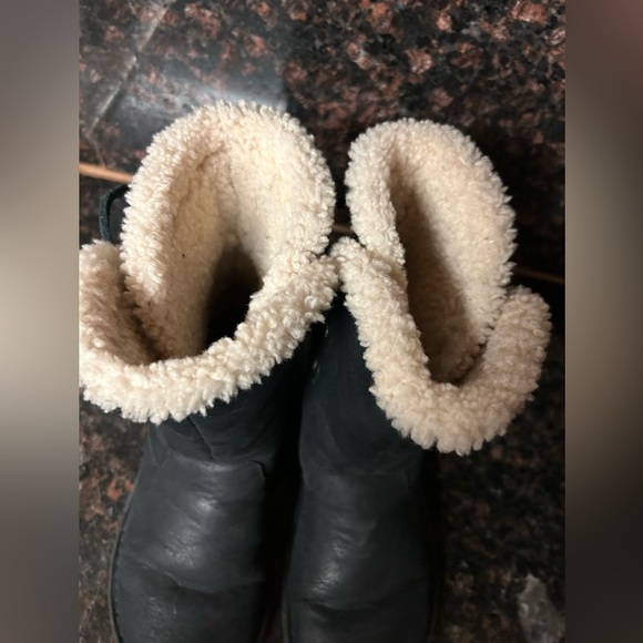 UGG “Akadia” Genuine Sheepskin Lace-Up Boots 9 - Picture 10 of 12